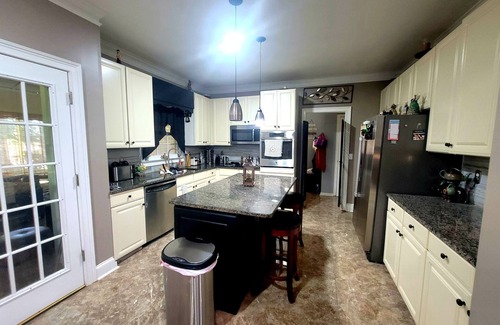 Powder Springs House | Modern executive 6 bedroom home with pool table.