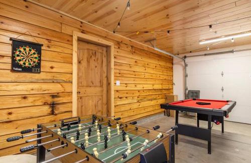 Big Bear City Ski Chalet | Modern Family Cabin mins to Lake, Slopes & Hikes