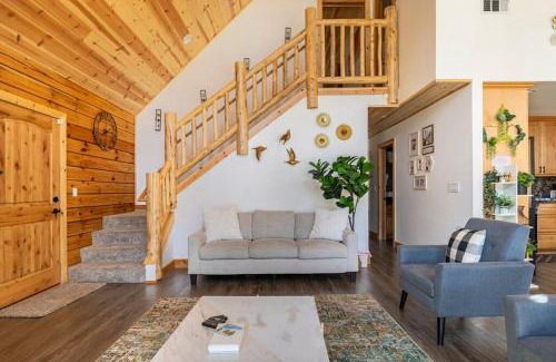 Big Bear City Ski Chalet | Modern Family Cabin mins to Lake, Slopes & Hikes