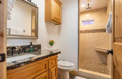 Big Bear City Ski Chalet | Modern Family Cabin mins to Lake, Slopes & Hikes