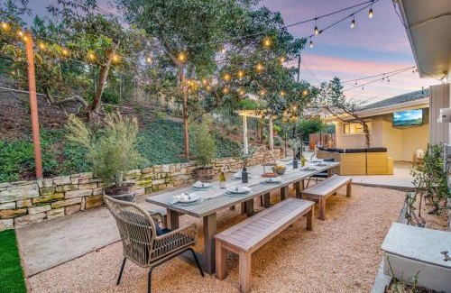 Thousand Oaks House | Modern Family Farmhouse with Pool, Jacuzzi, Putting Green, Treehouse, Bocce and more