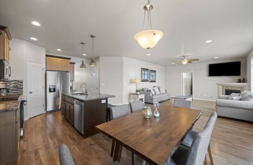 Tri-Cities House | Modern Family Friendly House