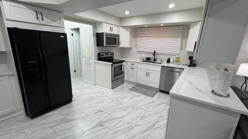 Sterling Heights House | Modern Family Home -3BR -High Speed Wi-Fi Comfort