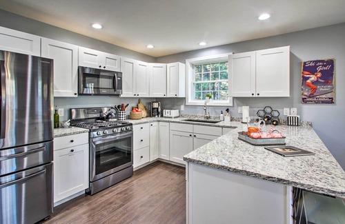 Conway House | Modern Family Home ~ 10 Mi to Ski Cranmore Mtn!