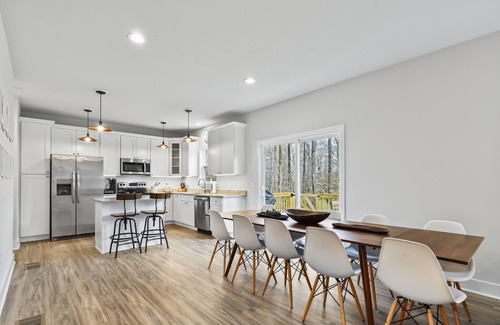 Livingston House | Modern Family Home 2 Mins To Lake Anna