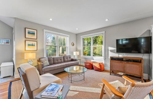 Vineyard Haven House | Modern Family Home Walkable to Town