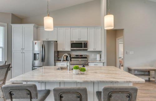 Florida Panhandle House | Modern Family Home with Spacious Yard in Milton