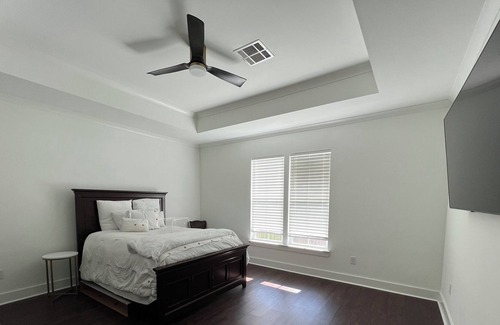 South Baton Rouge House | Modern Farmhouse 5 mins from LSU! PERFECT game day getaway!