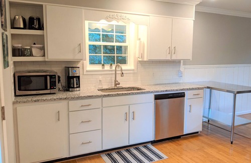 Chickamauga Lake Cottage | Modern Farmhouse at Chickamauga Lake, Relaxing Retreat, Easy Boat Parking, Fiber