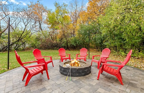 Plymouth House | Modern Farmhouse Bungalow with Firepit! King Bed + Walk to Downtown