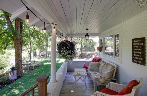 Coeur d'Alene House | Modern Farmhouse with Movie Room - 6 Mi to Lake!