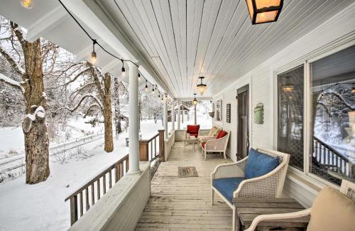 Coeur d'Alene House | Modern Farmhouse with Movie Room - 6 Mi to Lake!