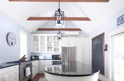 Portsmouth House | Modern Farmhouse with Large Yard