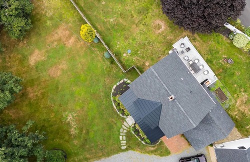 Portsmouth House | Modern Farmhouse with Large Yard