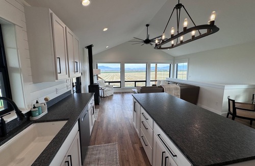 Manhattan House | Modern Farmhouse with Breathtaking Views!