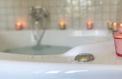 Marliana House | Modern farmhouse with many amenities in idyllic countryside!