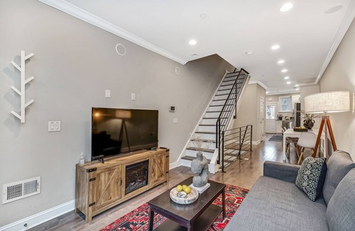 Fishtown House | Modern Fishtown 4Bed/3Bath w/Roof-deck + Patio!
