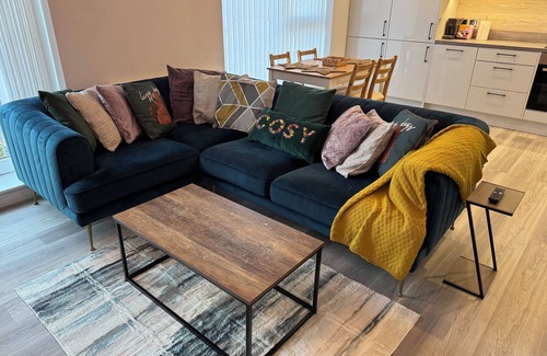 Glasgow Apartment | Modern Flat in Glasgow City | Free Parking & WiFi