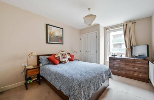 Greenwich West Apartment | Modern Flat in Greenwich with 2Bed 2Bath