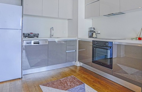 Kagithane Apartment | Modern Flat in Kağithane with Balcony