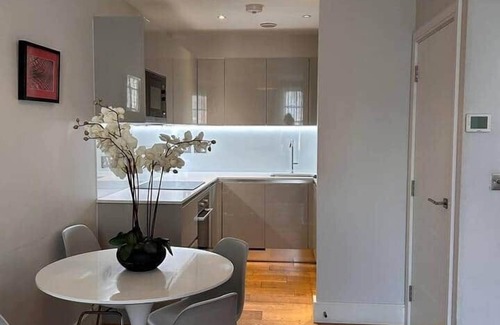 South Hampstead Apartment | Modern Flat Next to Station - 10 mins to Central