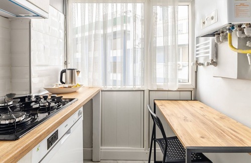 Moda Apartment | Modern Flat w Balcony in the Heart of Kadikoy