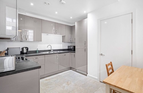 Walworth Apartment | Modern Flat with Balcony, Central London | Pass The Keys