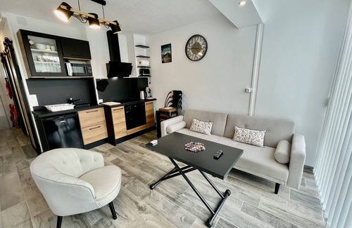 Saint-Georges-de-Didonne Apartment | Modern apartment, sea view, elevator