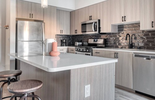 Fremont Apartment | Modern Fremont 1BR w/ Gym, Pool & W/D, nr BART, by Blueground