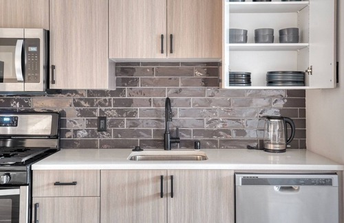Fremont Apartment | Modern Fremont 1BR w/ Gym, Pool & W/D, nr BART, by Blueground