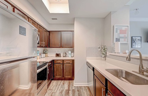 Texas Medical Center Apartment | Modern Furnished Apartment in Houston with Parking and Fast Wi-Fi