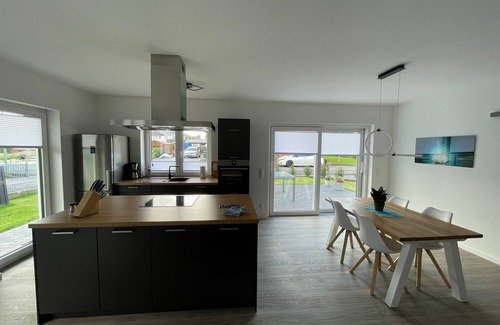 Konigsheide House | Modern furnished vacation home for 4 people in Bremerhaven.