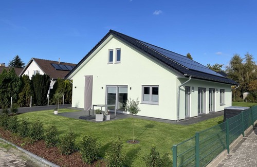 Konigsheide House | Modern furnished vacation home for 4 people in Bremerhaven.