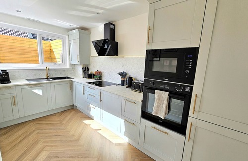 Glasgow House | Modern Gem with free parking