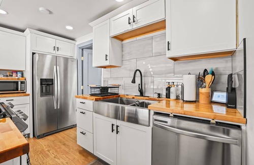 Nampa House | Modern Getaway Near NNU Hot Tub