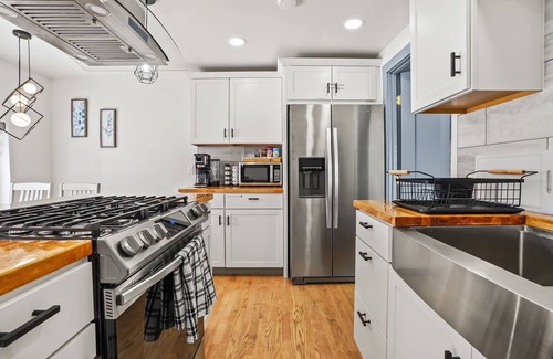 Nampa House | Modern Getaway Near NNU Hot Tub