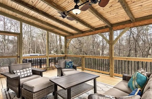 Fletcher House | Modern Getaway on Windsor Forest