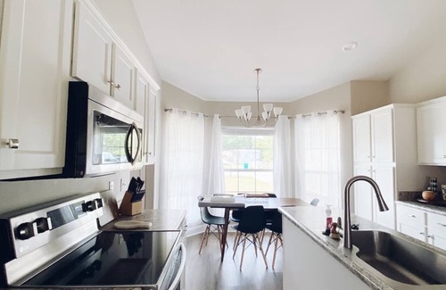 Gulf Breeze House | Modern Getaway with Hot Tub, 9 Miles to Navarre Beach, Shuffleboard, and Games