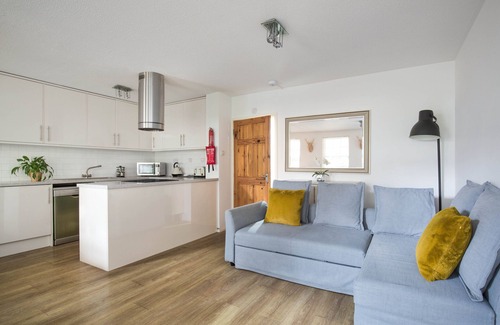Old Town Apartment | Modern Grassmarket Apartment - central location & free car parking for guests