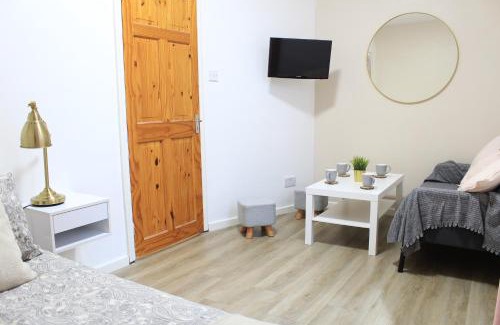 Stratford Apartment | Modern ground floor flat - 15 min to Central London