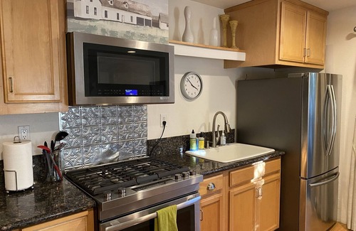 Chico House | Modern Guesthouse W/Tennis Court & Swimming Pool! Short walk to Bidwell Park!