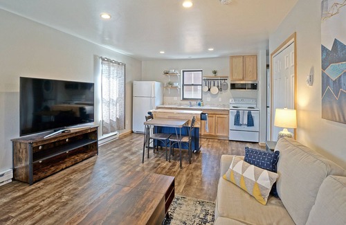 Ridgway Apartment | Modern guesthouse with mountain views!