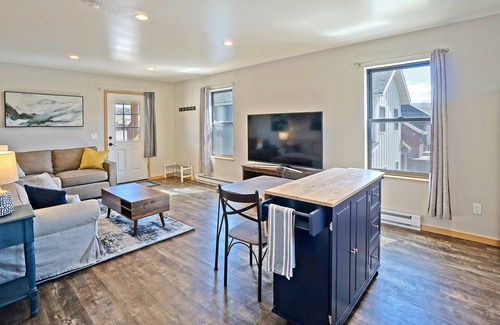 Ridgway Apartment | Modern guesthouse with mountain views!