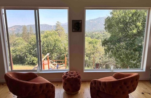 California Hot Springs House | Modern House 5 acr in Sequoia National Forest with Hot Tub, Sauna and Playground