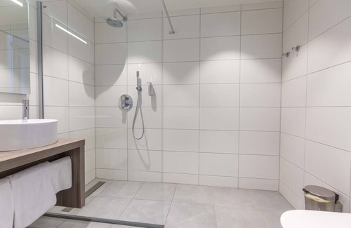 Oranjeplaat Hotel | Modern Haven with Free Parking | Close to Zeeuws Museum, Middelburg