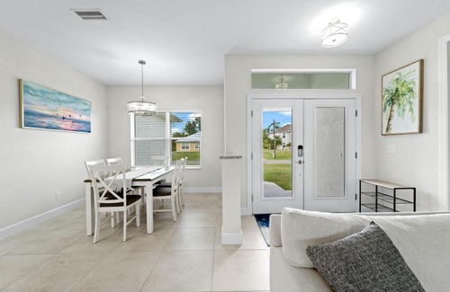 North Port House | Modern Heated Pool Home Close To Downtown Shopping