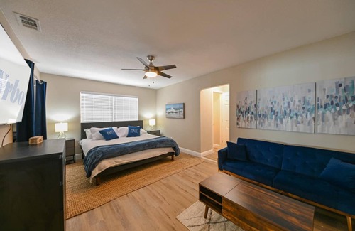 Bay Crest Park House | Modern Heated Pool in a Perfect Location