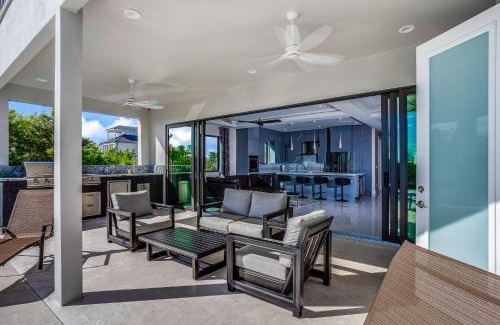 Bonita Springs House | Modern Hickory Hideaway
