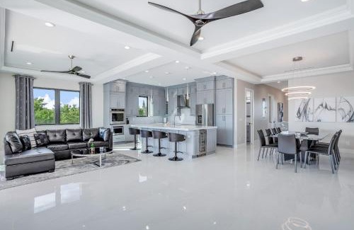 Bonita Springs House | Modern Hickory Hideaway