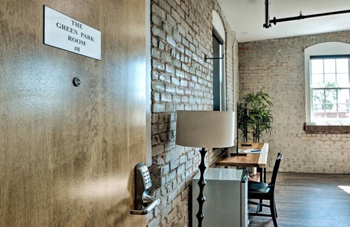 Hickory Apartment | Modern Hickory King Suite in Historic Downtown!